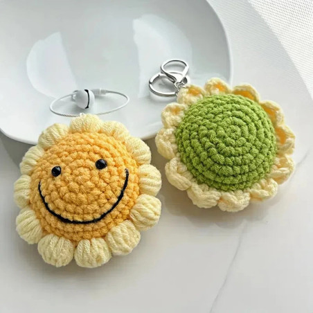 Portachiavi Sole Sorridente Fatto a Mano – Uncinetto & Natura