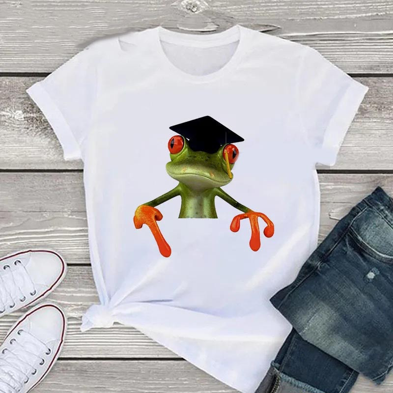 T-shirt Rana Laureata – Umorismo e Orgoglio Accademico