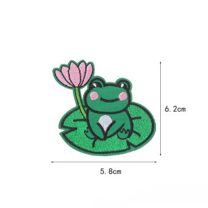 Toppa Termoadesiva Rana con Fiore di Ninfea – Ricamo 6,2 cm