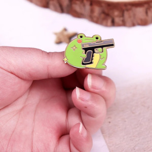 Toppa Termoadesiva Rana Kawaii con Pistola – Stile Carino & Ribelle
