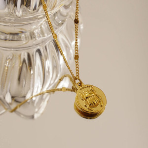 Collana Scarabeo Sole – Acciaio Inossidabile Oro o Argento