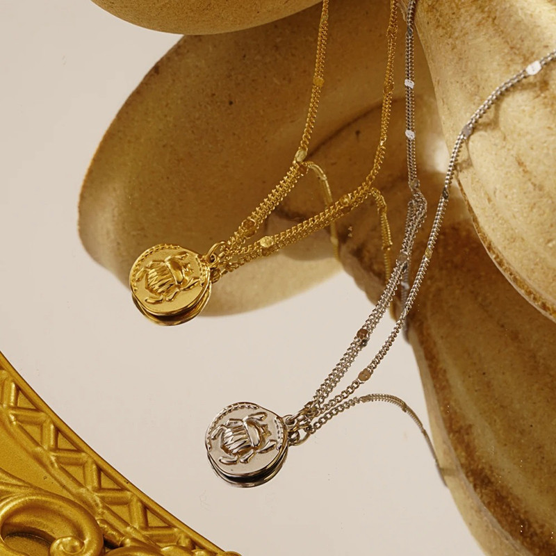 Collana Scarabeo Sole – Acciaio Inossidabile Oro o Argento