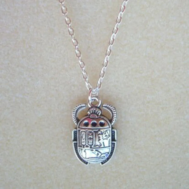 Collana Scarabeo Antico – Geroglifici & Dettagli Rubino