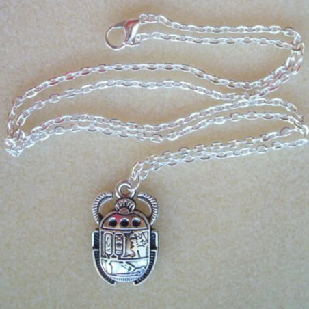 Collana Scarabeo Antico – Geroglifici & Dettagli Rubino