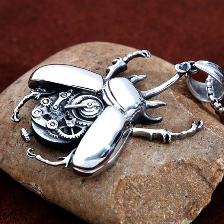 Ciondolo Scarabeo Steampunk | Gioiello Meccanico Originale