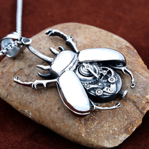 Ciondolo Scarabeo Steampunk | Gioiello Meccanico Originale