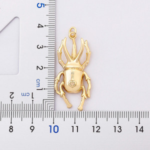 Collana Scarabeo Dorato con Cuore – Gioiello Unico e Simbolico