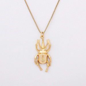Collana Scarabeo Dorato con Cuore – Gioiello Unico e Simbolico
