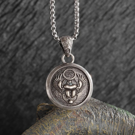 Collana Scarabeo Alato con Occhio di Horus – Medaglione Mistico
