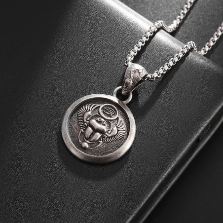 Collana Scarabeo Alato con Occhio di Horus – Medaglione Mistico