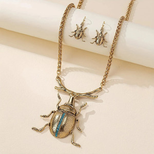 Collana Scarabeo Eleganza Reale – Set Dorato con Orecchini