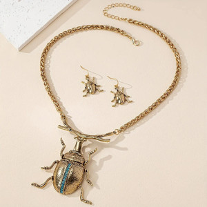 Collana Scarabeo Eleganza Reale – Set Dorato con Orecchini