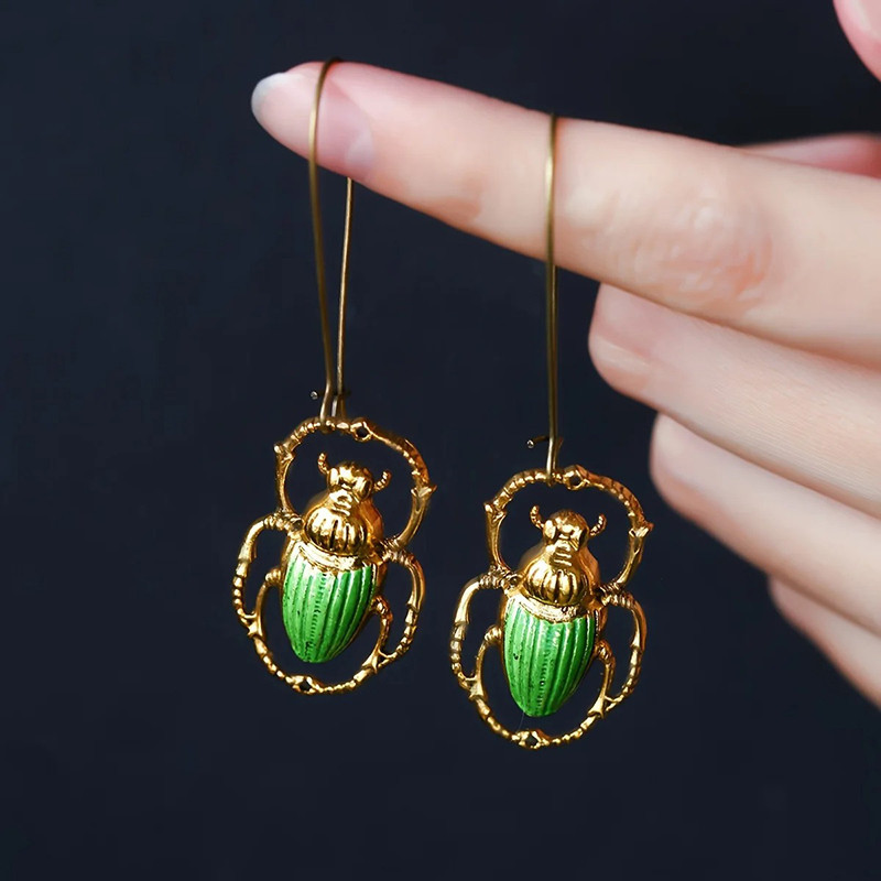 Orecchini Scarabeo Smeraldo Incantato – Gioiello Verde & Oro