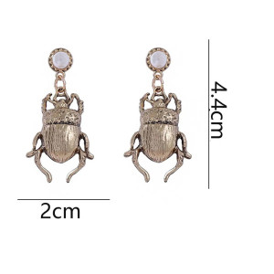 Orecchini Scarabeo Dorato e Perla – Stile Vintage & Chic