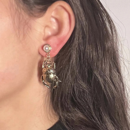 Orecchini Scarabeo Dorato e Perla – Stile Vintage & Chic