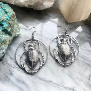 Orecchini Scarabeo Argento Mistico – Cerchio Protettivo & Totem