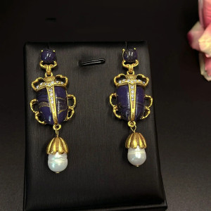 Orecchini Scarabeo Blu Reale & Perla – Ispirazione Antica