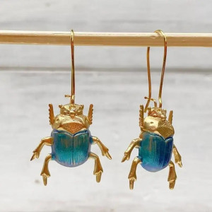 Orecchini Scarabeo Azzurro Antico – Talismano Luminoso & Raffinato