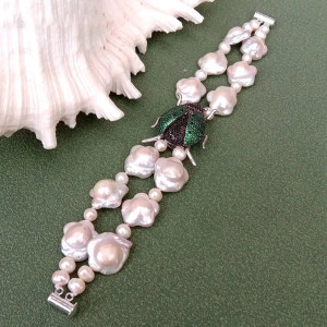 Bracciale Scarabeo Madreperla – Lusso Mistico & Natura