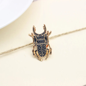 Spilla Scarabeo "Nero Imperiale" – Gioiello Smaltato e Simbolico