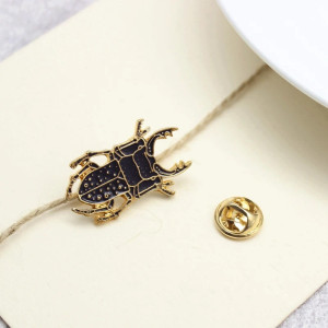 Spilla Scarabeo "Nero Imperiale" – Gioiello Smaltato e Simbolico