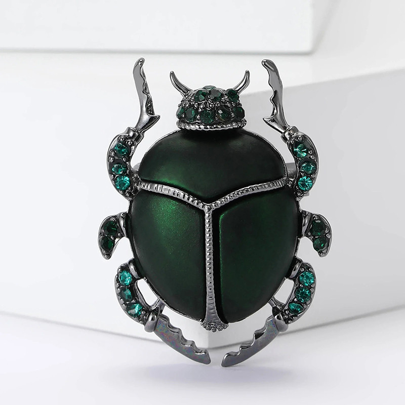 Spilla Scarabeo Scarlatto – Gioiello Unico in 4 Colori Mistici