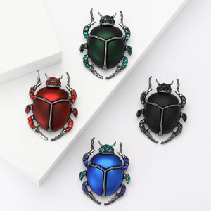Spilla Scarabeo Scarlatto – Gioiello Unico in 4 Colori Mistici