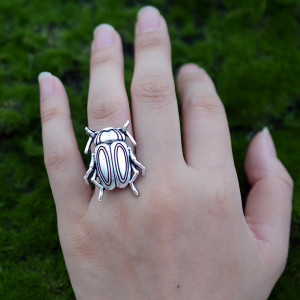 Anello Scarabeo Foresta Incantata – Gioiello Argento Mistico