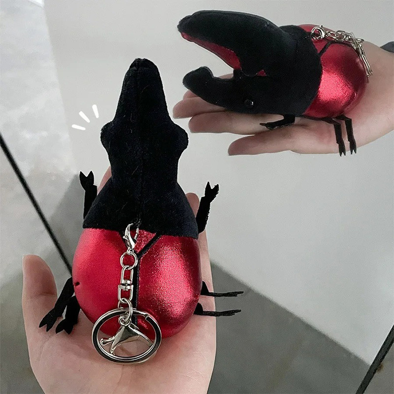 Portachiavi Scarabeo Dinaste Rosso – Effetto Metallizzato e Velluto