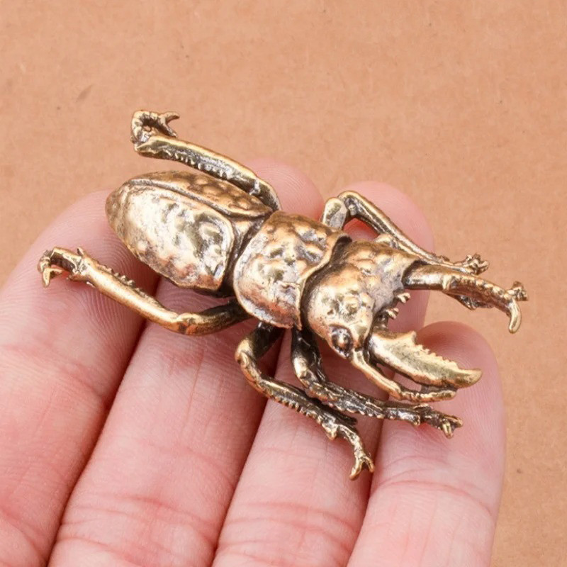 Statuetta Scarabeo retrò in ottone "Spaccaboschi" – Stile Antico