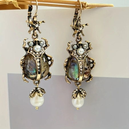 Orecchini Scarabeo Perla Reale – Eleganza Madreperla & Oro
