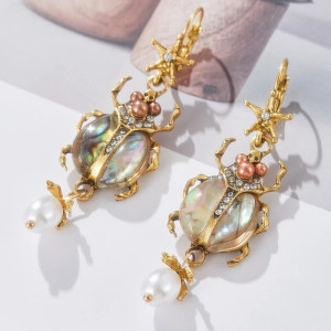 Orecchini Scarabeo Perla Reale – Eleganza Madreperla & Oro