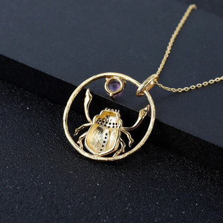 Collana Scarabeo "Danza Solare" – Cerchio Dorato & Cristallo Viola