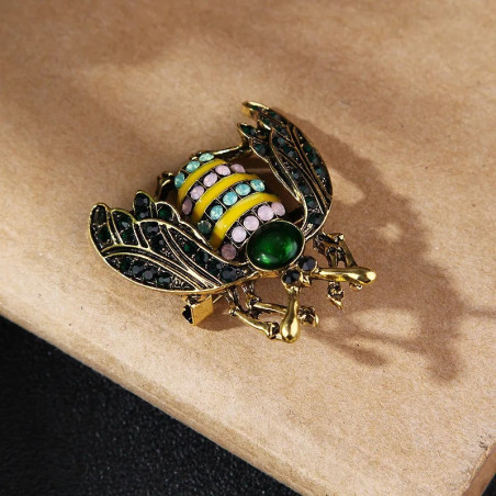 Spilla Ape Smeraldo Reale - Gioiello Elegante e Naturale!