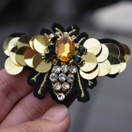 Toppa Ape Ricamata Bagliore Reale - Eleganza Dorata & Stile!