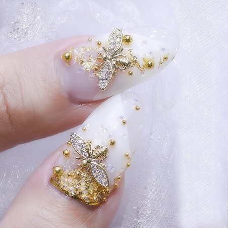 Décorations Nail Art en forme d'abeille 3d doréee avec strass à paillettes