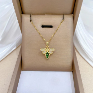 Collana Ape Dorata Verde Smeraldo - Gioiello Luminoso!