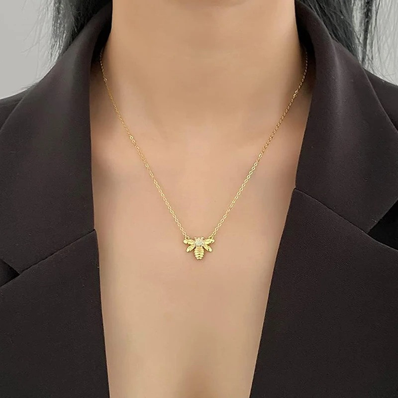 Collana con Ciondolo Ape Dorata - Idea Regalo Donna Unica