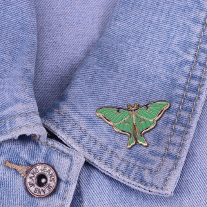 Spilla Farfalla Luna Smeraldo: Accessorio Smaltato Elegante!