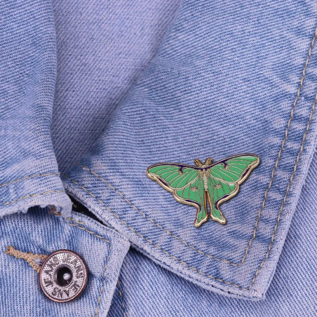 Spilla Farfalla Luna Smeraldo: Accessorio Smaltato Elegante!