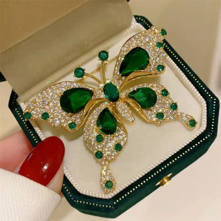Spilla Farfalla Smeraldo Reale: un Gioiello Chic & Elegante!