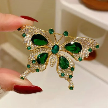 Spilla Farfalla Smeraldo Reale: un Gioiello Chic & Elegante!