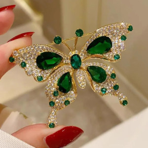 Spilla Farfalla Smeraldo Reale: un Gioiello Chic & Elegante!