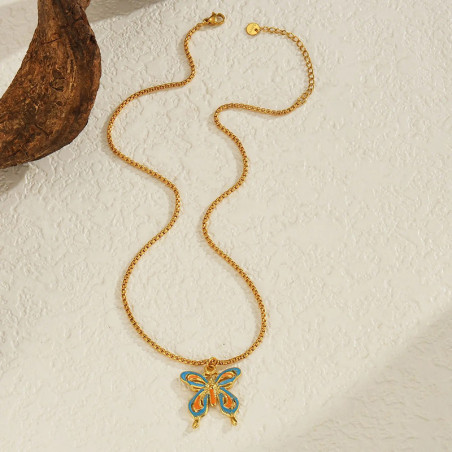 Collana Farfalla Pastello: Gioiello Dorato Elegante & Femminile!