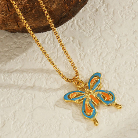 Collana Farfalla Pastello: Gioiello Dorato Elegante & Femminile!