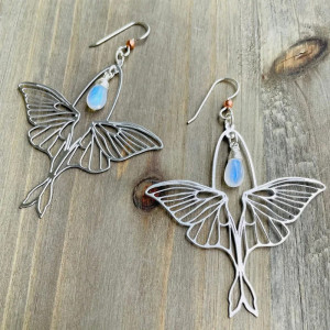 Orecchini Farfalla con Pietra di Luna - Eleganza Naturale!