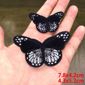 Toppa Farfalla Ricamata - Patch Termoadesivo - Set da 2!