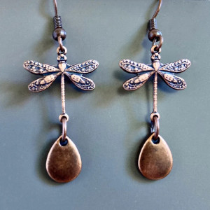 Orecchini Libellula Eleganza Antica - Stile Vintage in Bronzo!