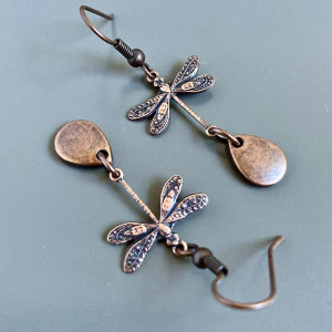 Orecchini Libellula Eleganza Antica - Stile Vintage in Bronzo!