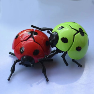 Coccinella a Molla Saltellante - Giocattolo Divertente | 4 Colori!